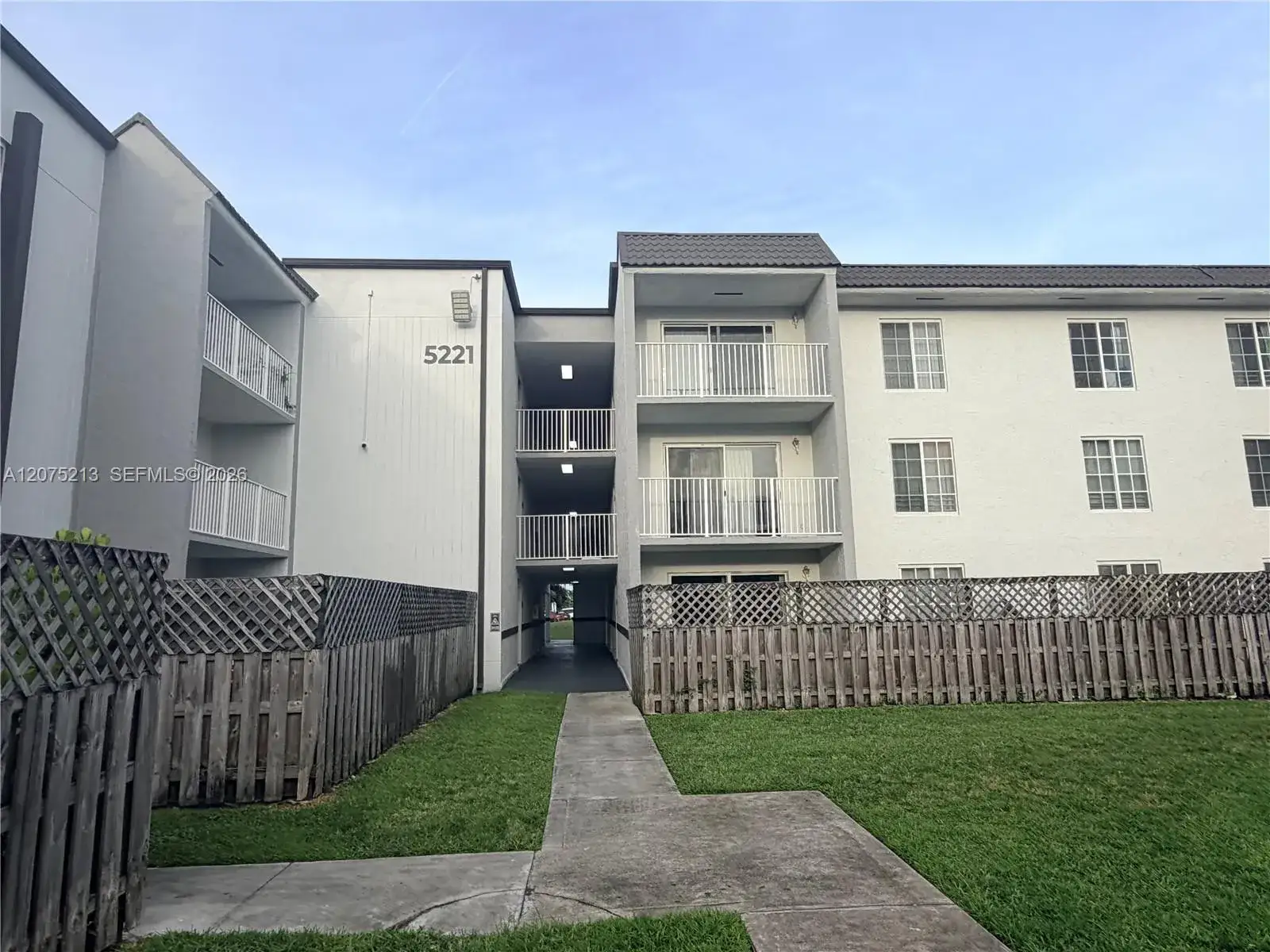 2 bedroom 2 bath Residential Lease for rent at 5221 Geneva Way # 201, Doral FL 33166