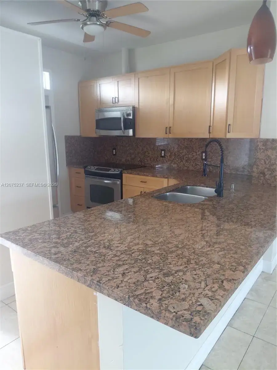1 bedroom 1 bath Residential Lease for rent at 5495 NW 10th Ct # 304, Plantation FL 33313