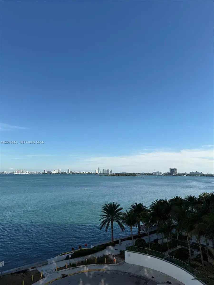 1 bedroom 1 bath Residential Lease for rent at 555 NE 30th St # 603, Miami FL 33137