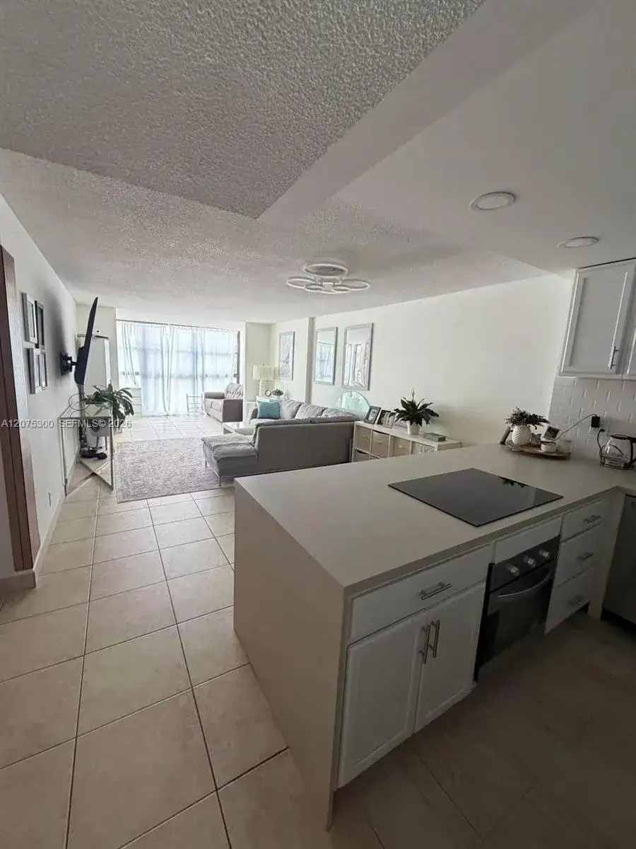 1 bedroom 1 bath Residential Lease for rent at 200 Leslie Dr # 427, Hallandale Beach FL 33009