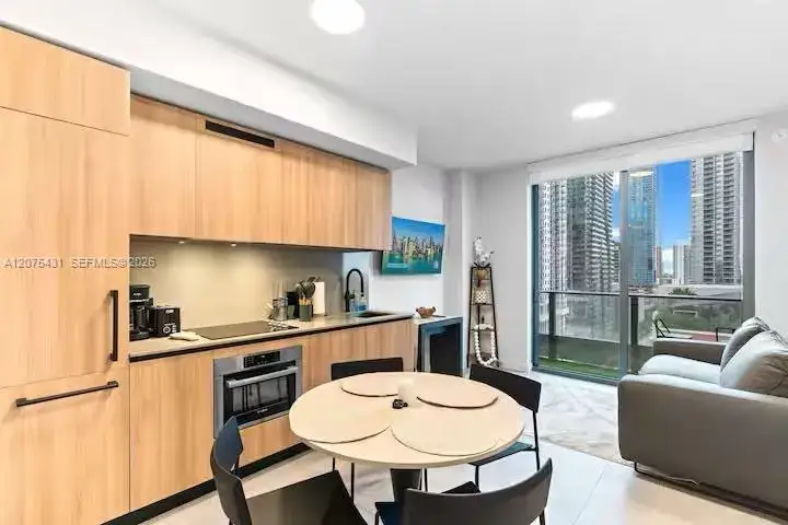 1 bedroom 2 bath Residential Lease for rent at 121 NE 5th St # 1711, Miami FL 33132
