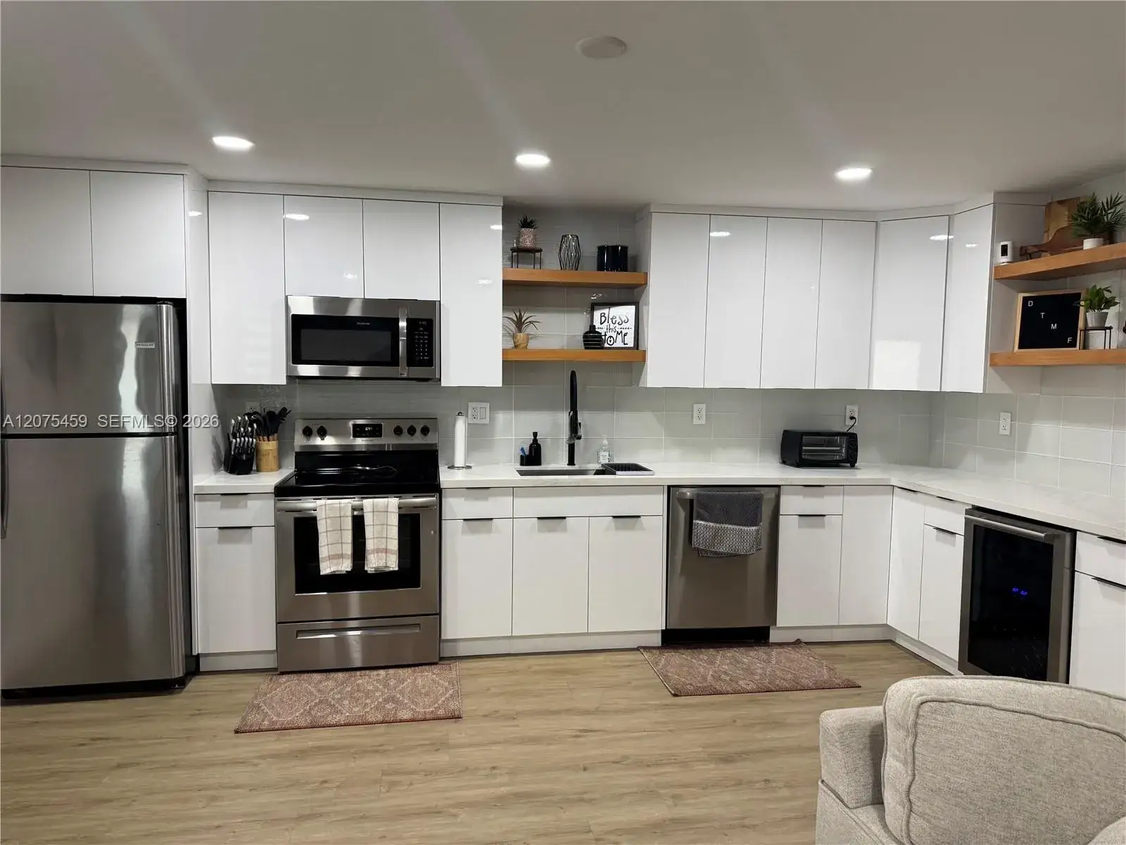 2 bedroom 2 bath Residential Lease for rent at 2420 Diana Dr # 402, Hallandale Beach FL 33009