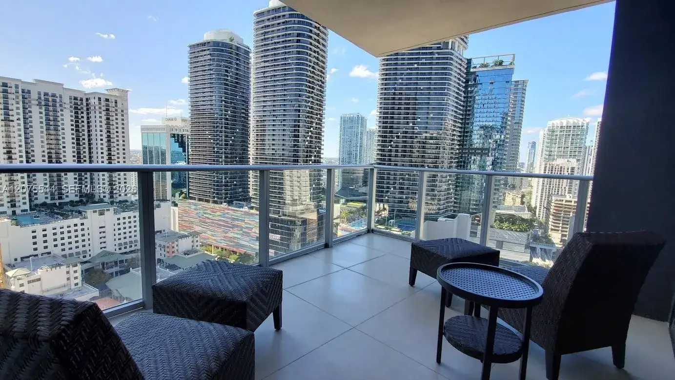 1 bedroom 1 bath Residential Lease for rent at 1010 Brickell Ave # 2511, Miami FL 33131