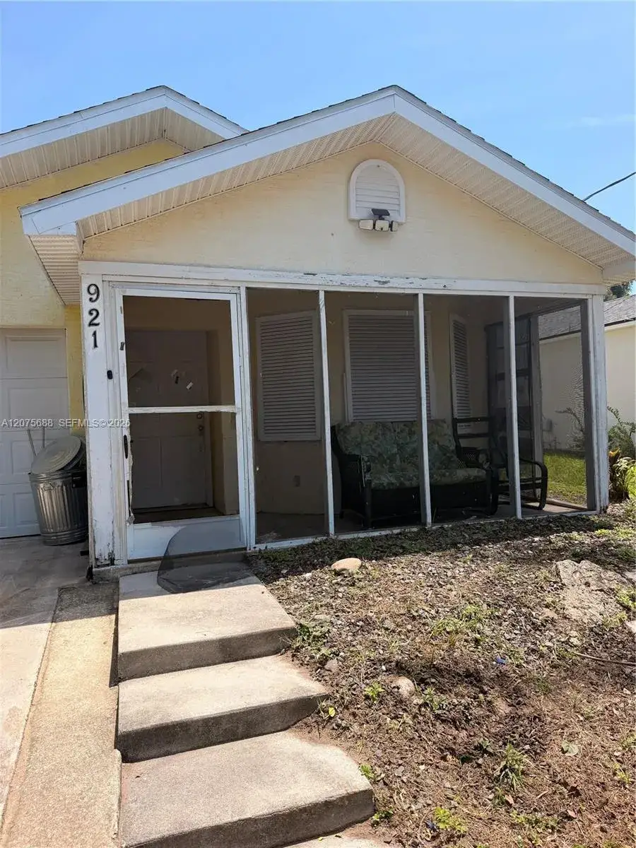 3 bedroom 2 bath Residential for sale at 921 Redwood St, Daytona FL 32117