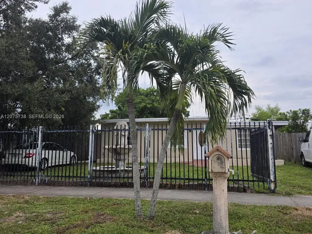 3 bedroom 2 bath Residential for sale at 4570 SW 39th St, West Park FL 33023