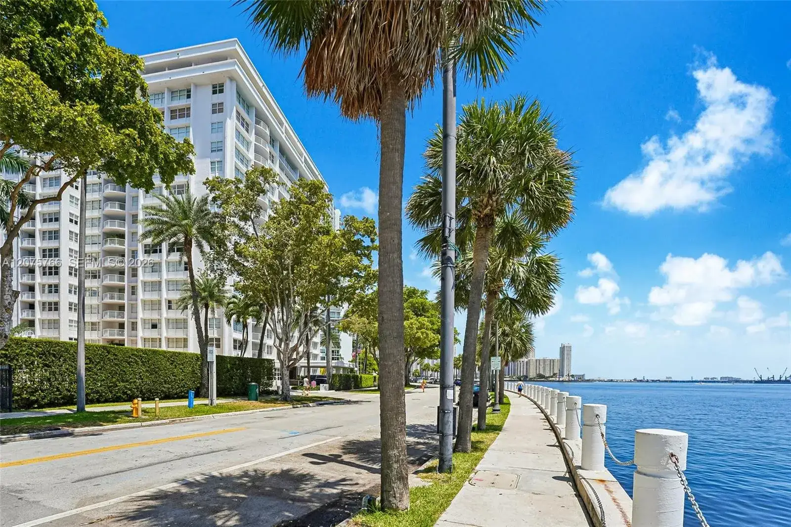 2 bedroom 2 bath Residential for sale at 1420 Brickell Bay Dr # 206D, Miami FL 33131