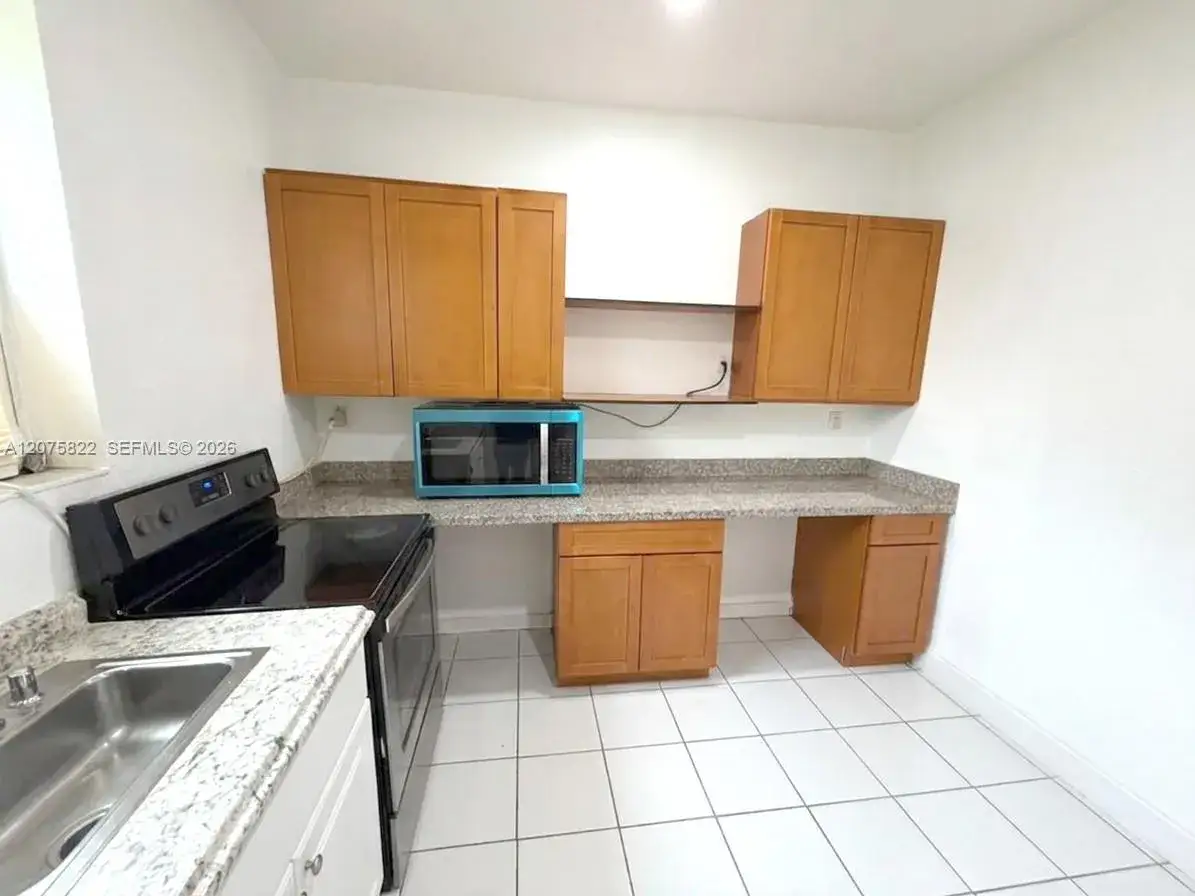 1 bedroom 1 bath Residential Lease for rent at 601 NE 180th St # B, Miami FL 33162