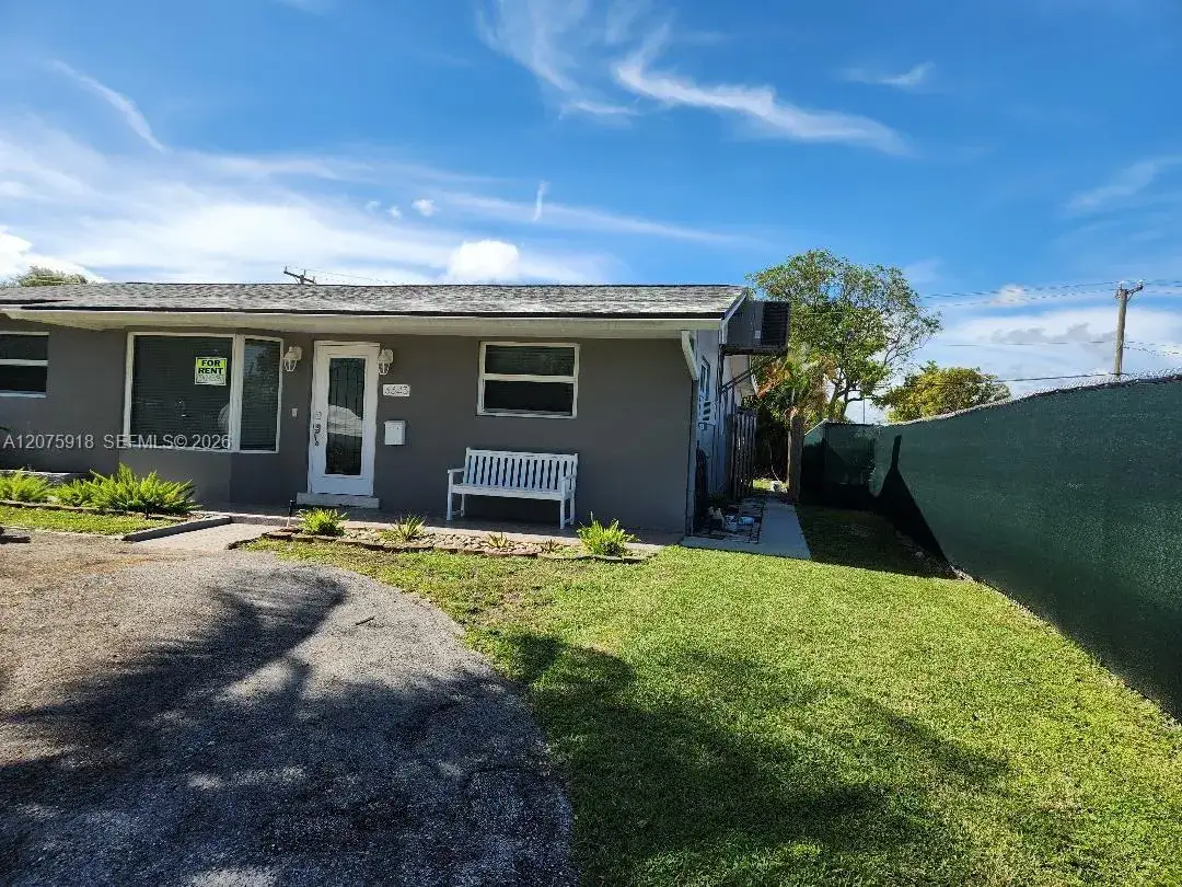 3345 Hayes St, Hollywood FL 33021