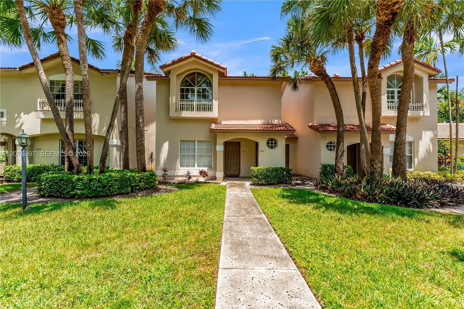 1 bedroom 1 bath Residential for sale at 127 NW 108th Ave # 643L, Pembroke Pines FL 33026