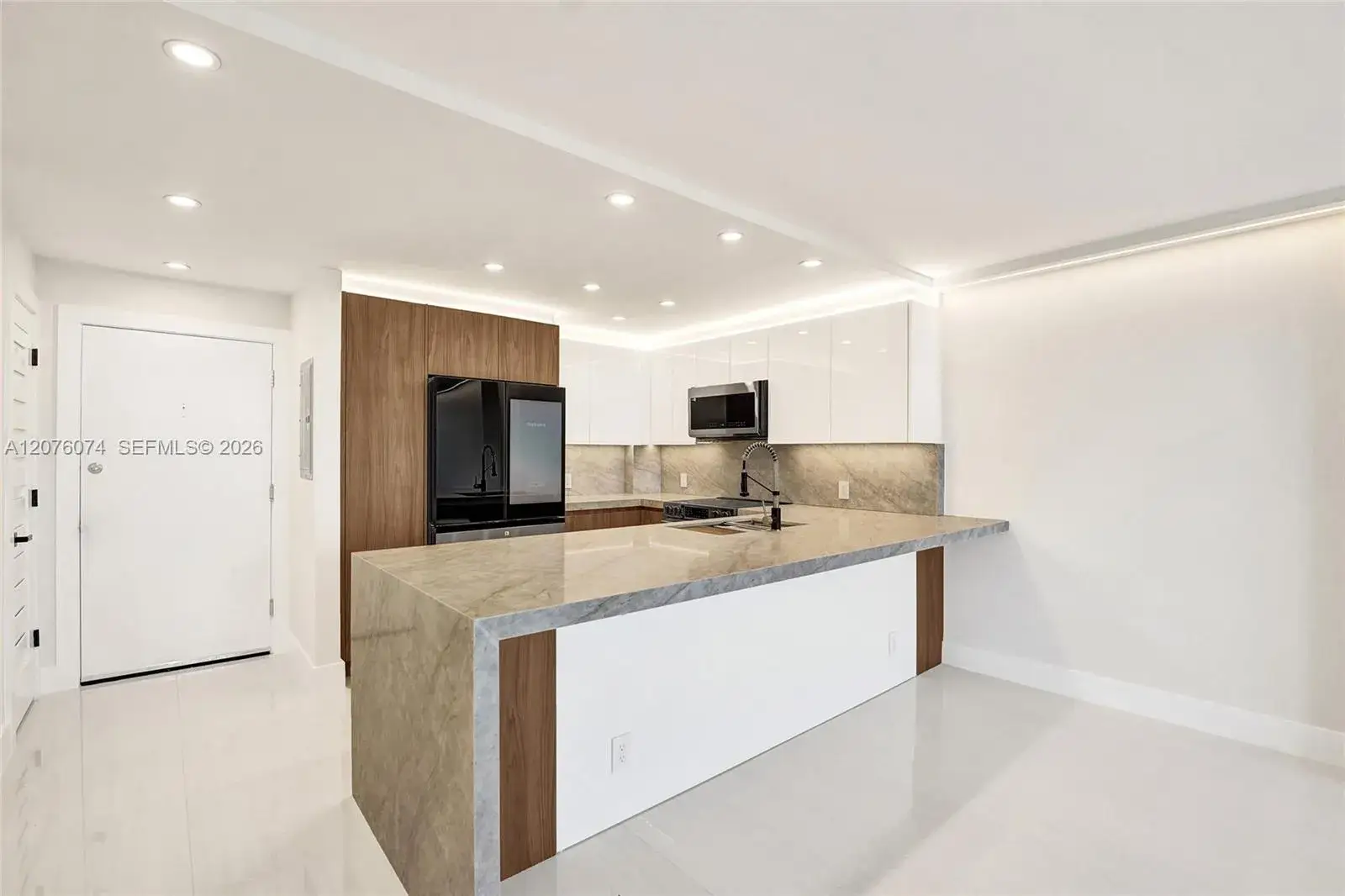 1 bedroom 1 bath Residential for sale at 1400 S Ocean Dr # 1205, Hollywood FL 33019