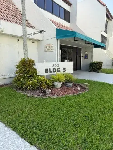 2 bedroom 2 bath Residential for sale at 303 Racquet Club Rd # 309, Weston FL 33326