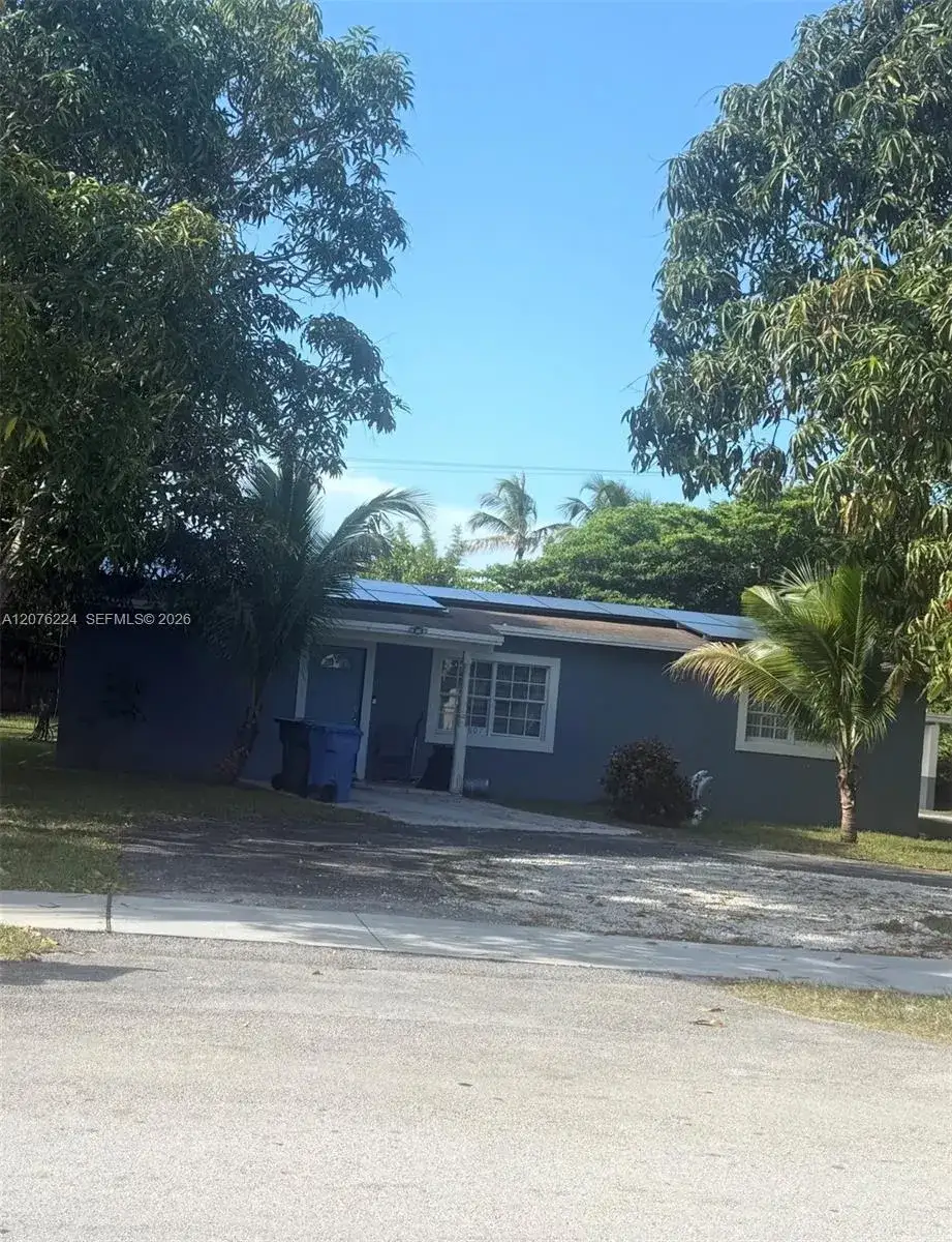 5 bedroom 2 bath Residential for sale at 607 NW 42nd St, Oakland Park FL 33309