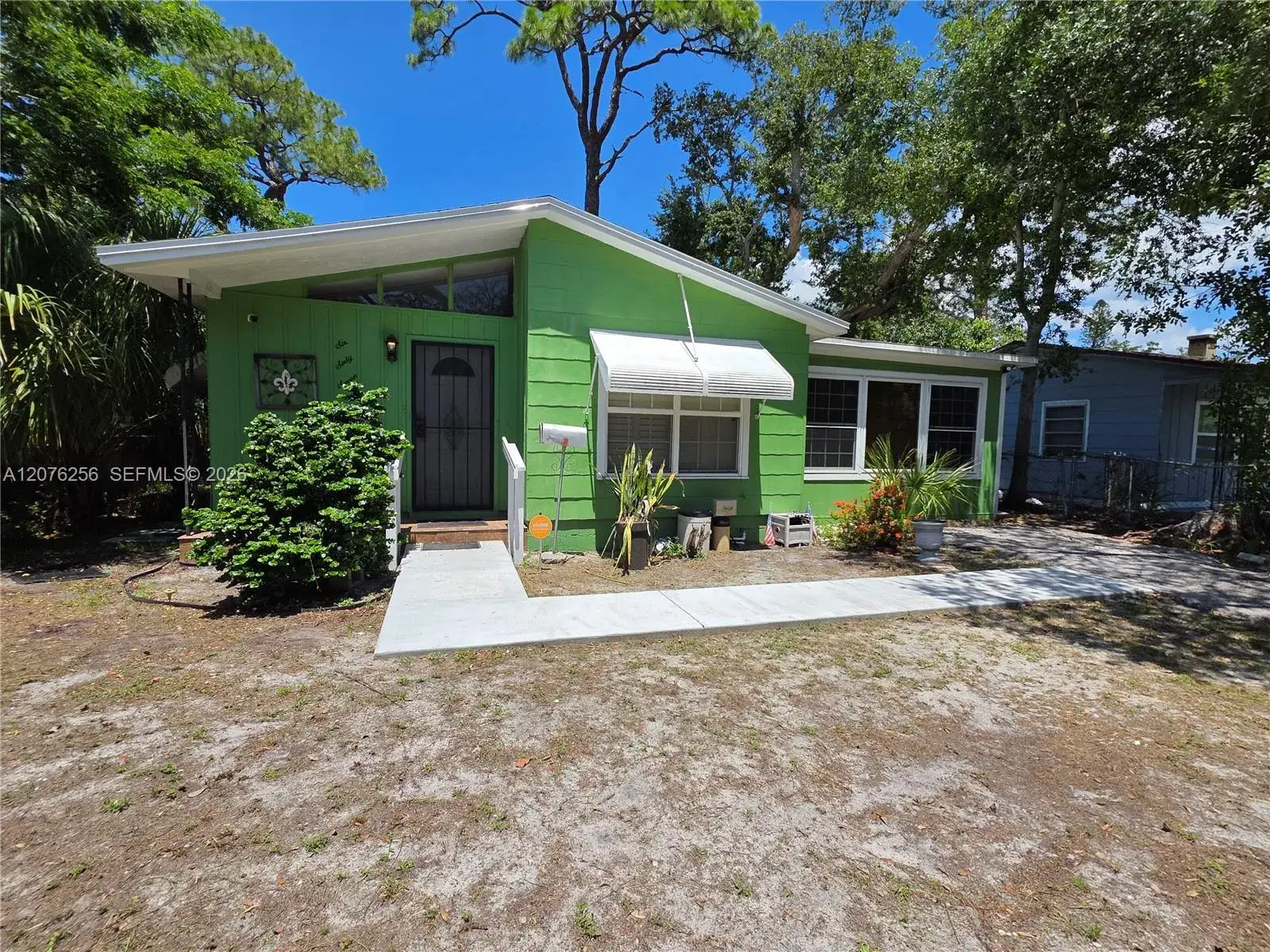 2 bedroom 1 bath Residential for sale at 667 W Harbor Dr, St Petersburg FL 33705