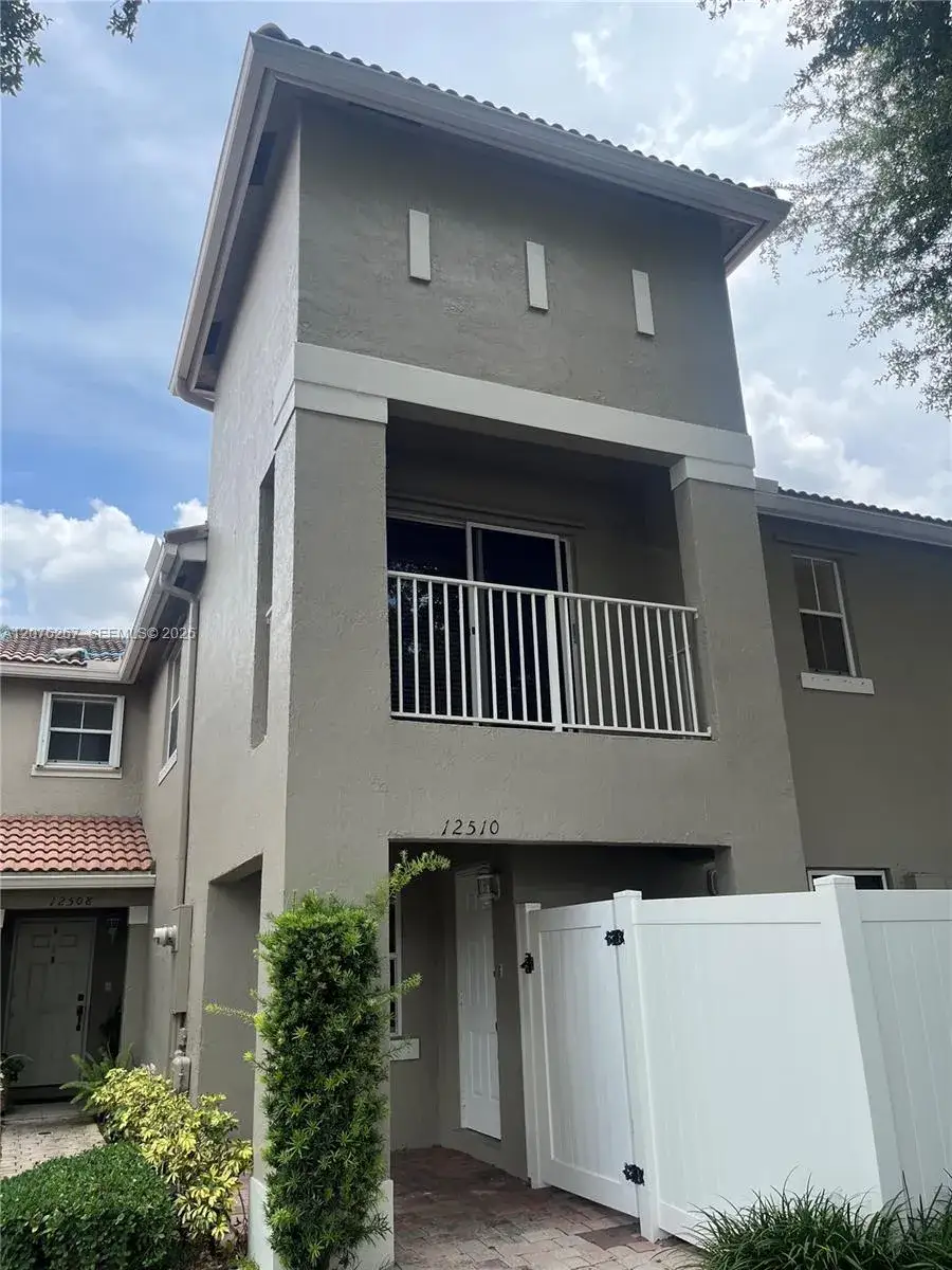 12510 SW 53rd St, Miramar FL 33027