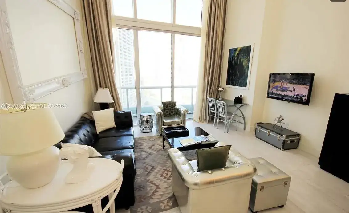 1 bedroom 1 bath Residential Lease for rent at 485 Brickell Ave # 2807, Miami FL 33131