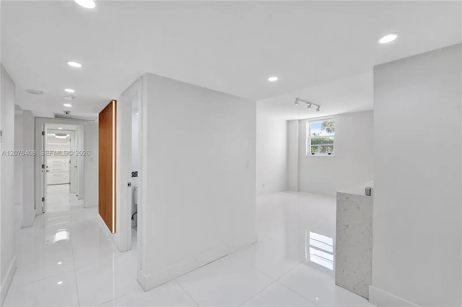 2 bedroom 2 bath Residential for sale at 90 Edgewater Dr # 104, Coral Gables FL 33133