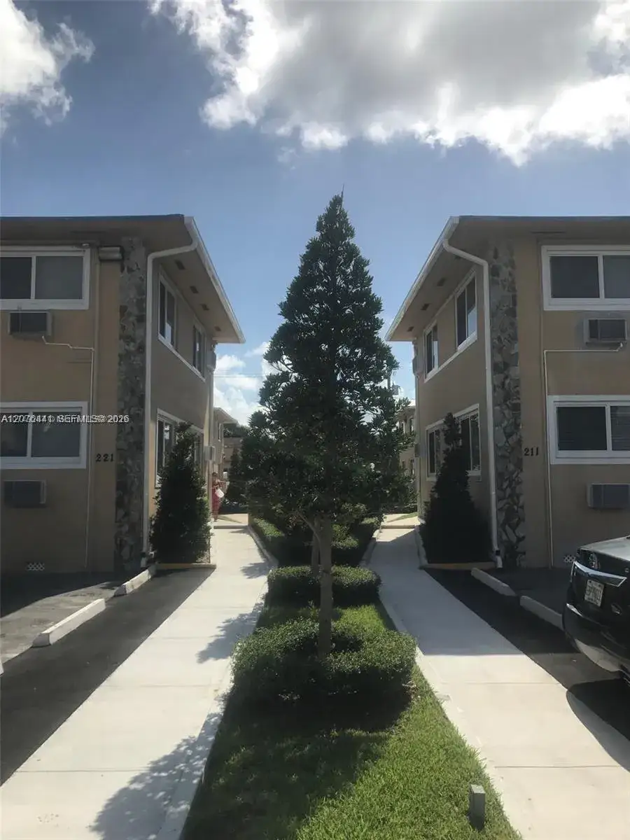 1 bedroom 1 bath Residential Lease for rent at 211 NW 47th Ave # 7, Miami FL 33126
