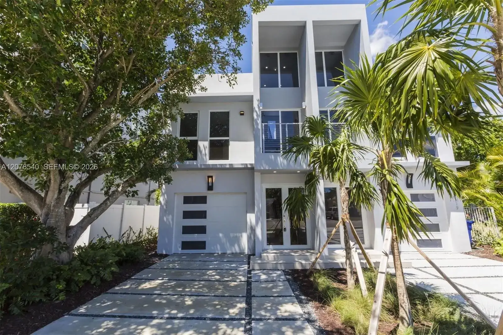 3 bedroom 4 bath Residential Lease for rent at 619 NE 14th Ave, Fort Lauderdale FL 33304