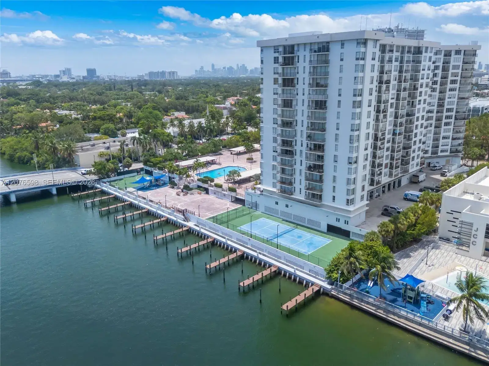 1 bedroom 1 bath Residential for sale at 4101 Pine Tree Dr # 1105, Miami Beach FL 33140