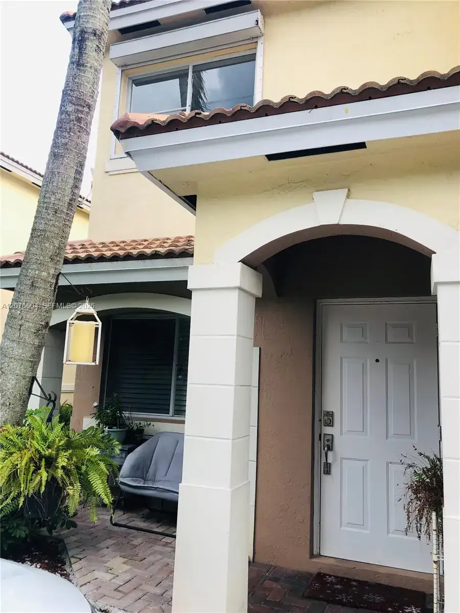 3 bedroom 3 bath Residential Lease for rent at 11362 NW 33rd St # 11362, Sunrise FL 33323