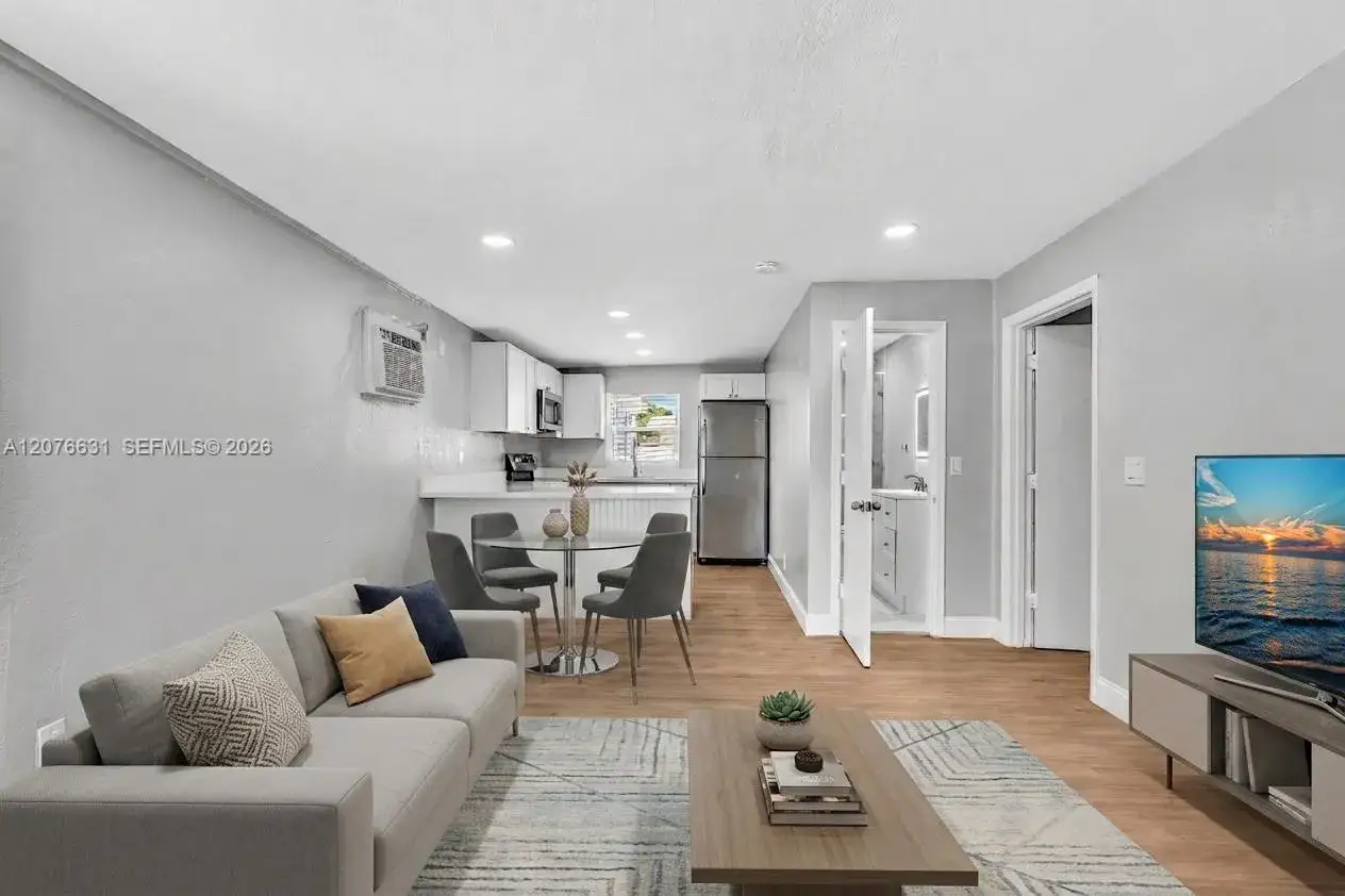 1 bedroom 1 bath Residential Lease for rent at 163 NW 40th St, Oakland Park FL 33309