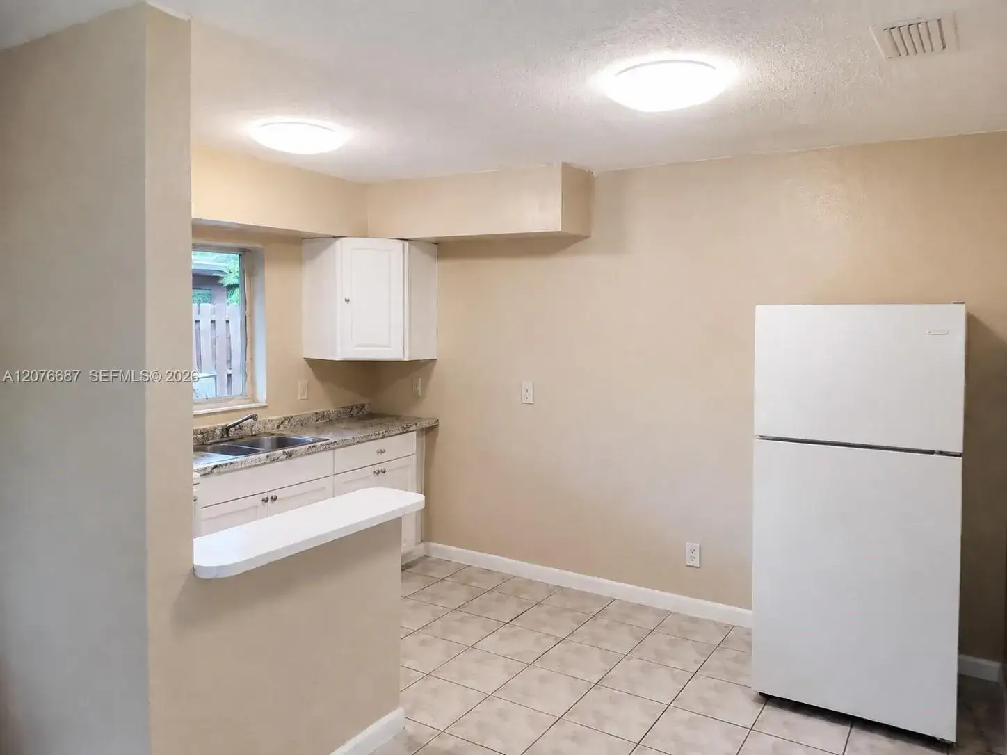 2 bedroom 1 bath Residential Lease for rent at 7380 NW 38th St # 3, Davie FL 33024