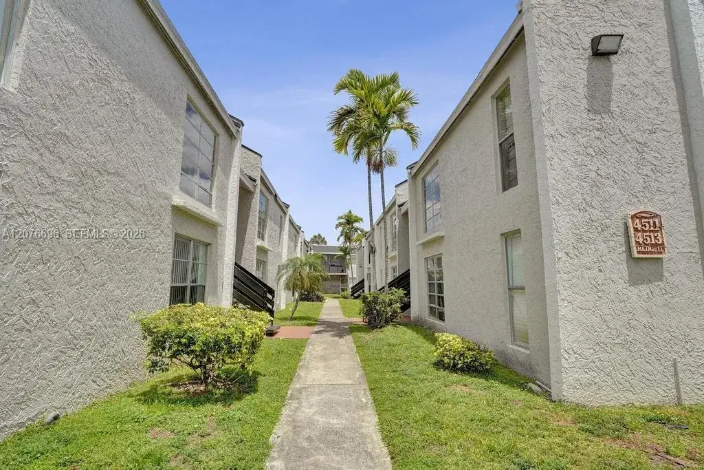 2 bedroom 1 bath Residential for sale at 4511 Treehouse Ln # B, Tamarac FL 33319