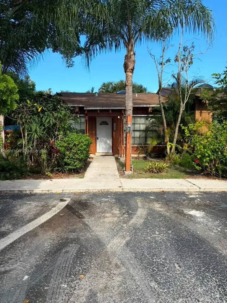 2 bedroom 2 bath Residential Lease for rent at 7456 NW 33rd St # 0, Lauderhill FL 33319