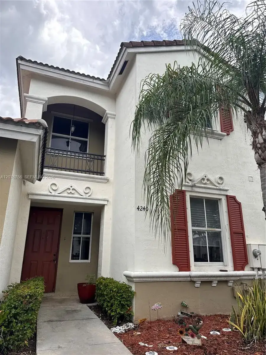 4240 NE 9th St, Homestead FL 33033