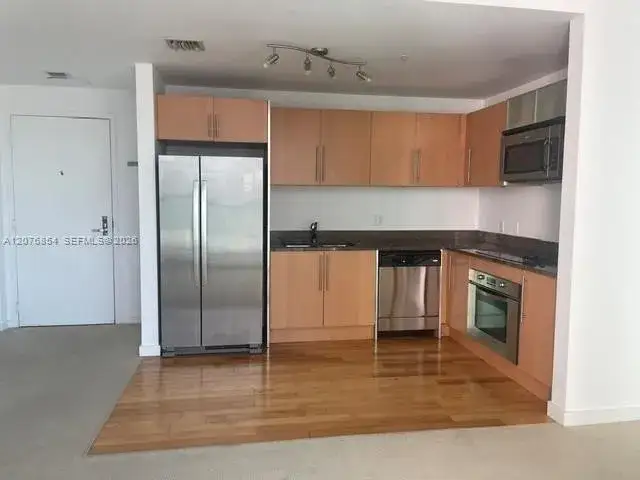 1 bedroom 1 bath Residential Lease for rent at 300 S Biscayne Blvd # 2303, Miami FL 33131