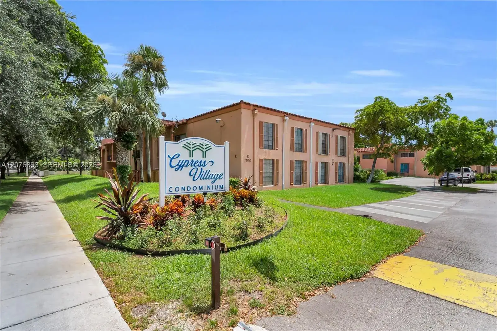 2 bedroom 1 bath Residential for sale at 7100 Fairway Dr # K11, Miami Lakes FL 33014