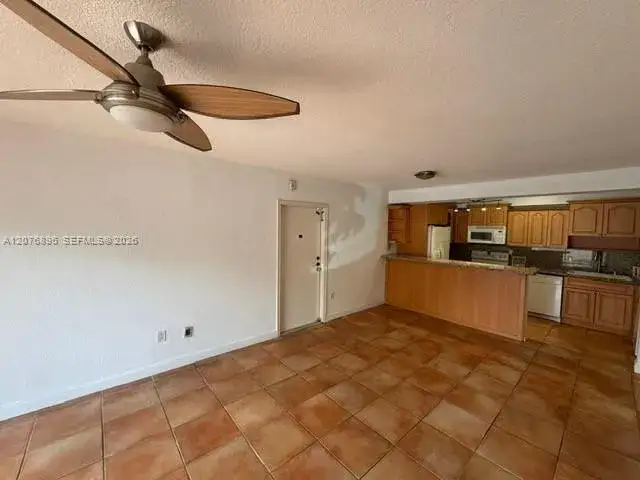 1 bedroom 1 bath Residential Lease for rent at 7915 SW 104th St # 104G, Miami FL 33156