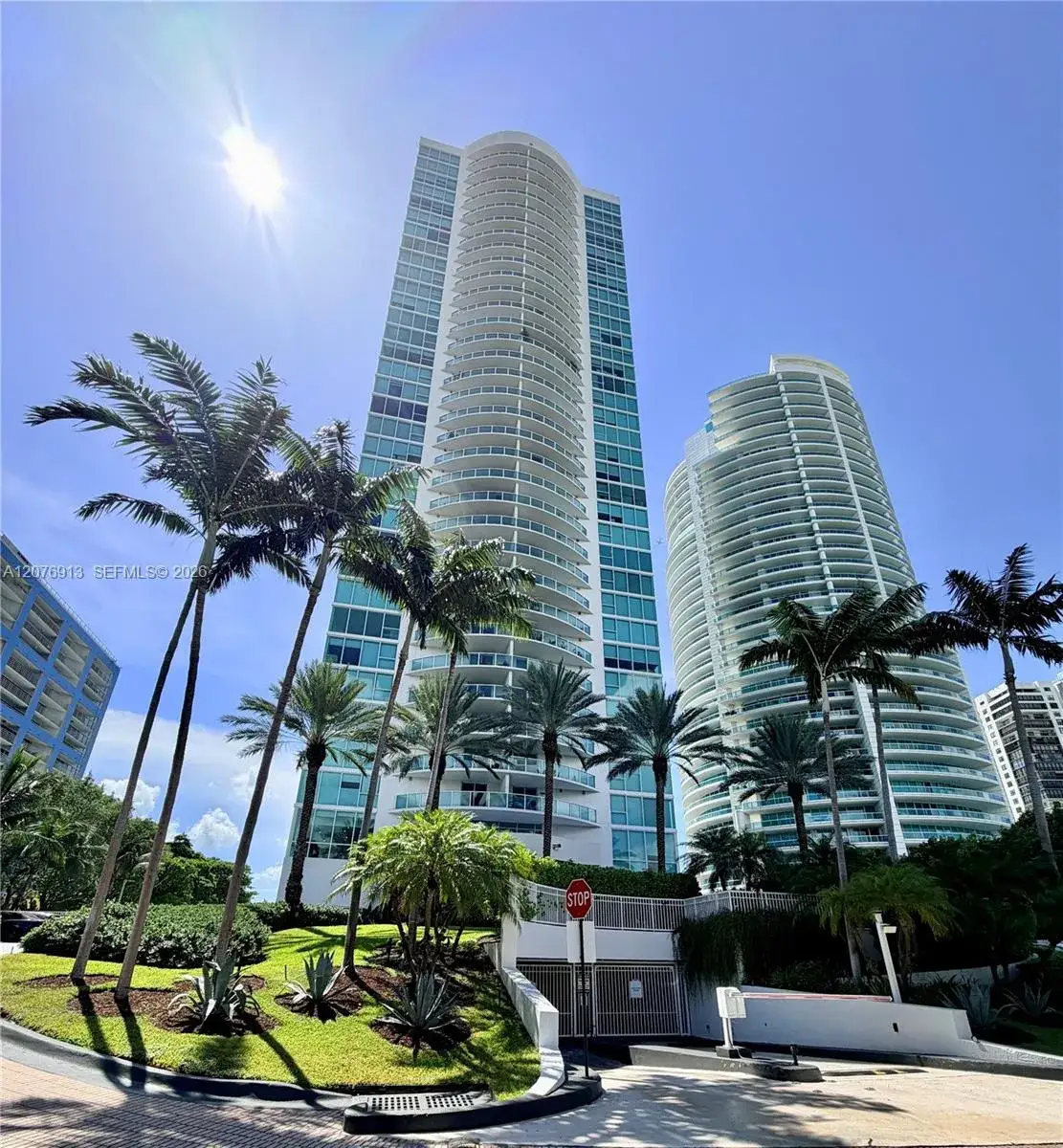 1 bedroom 1 bath Residential Lease for rent at 2101 Brickell Ave # 1805, Miami FL 33129