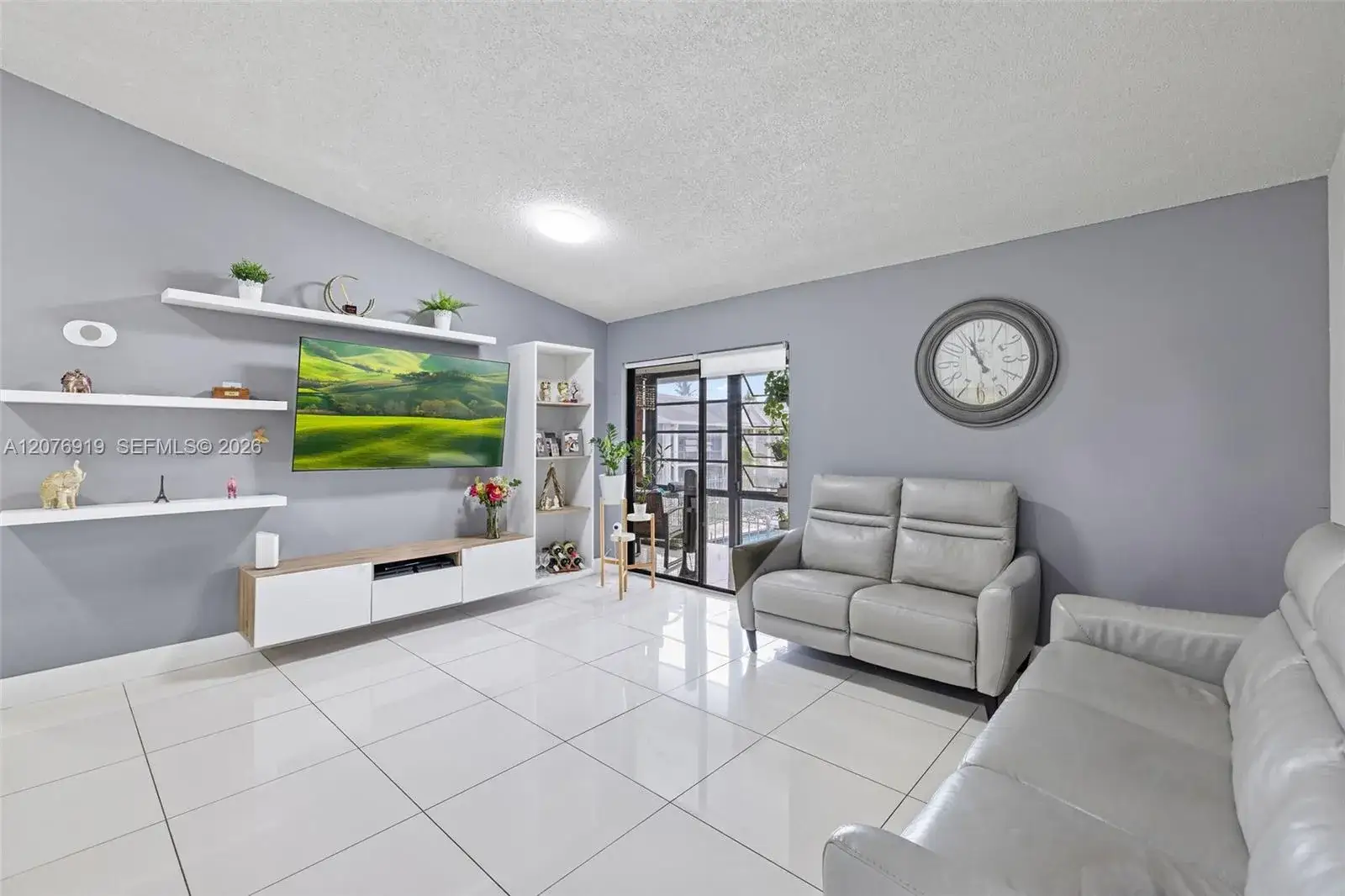 827 NE 199th St # 206, Miami FL 33179
