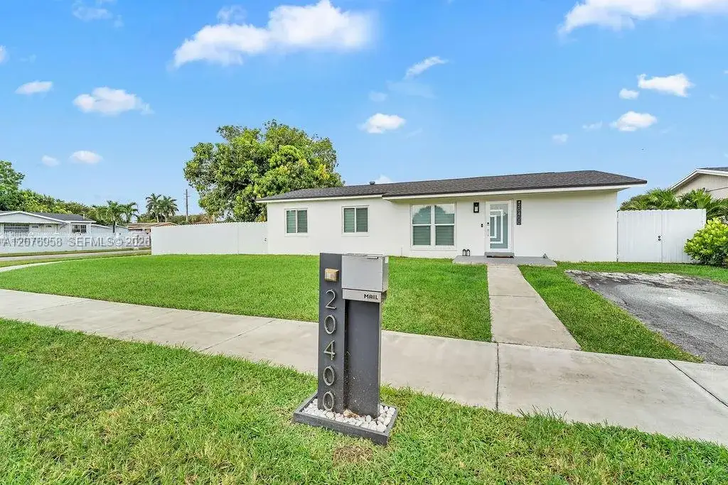 20400 NW 38th Ct, Miami Gardens FL 33055