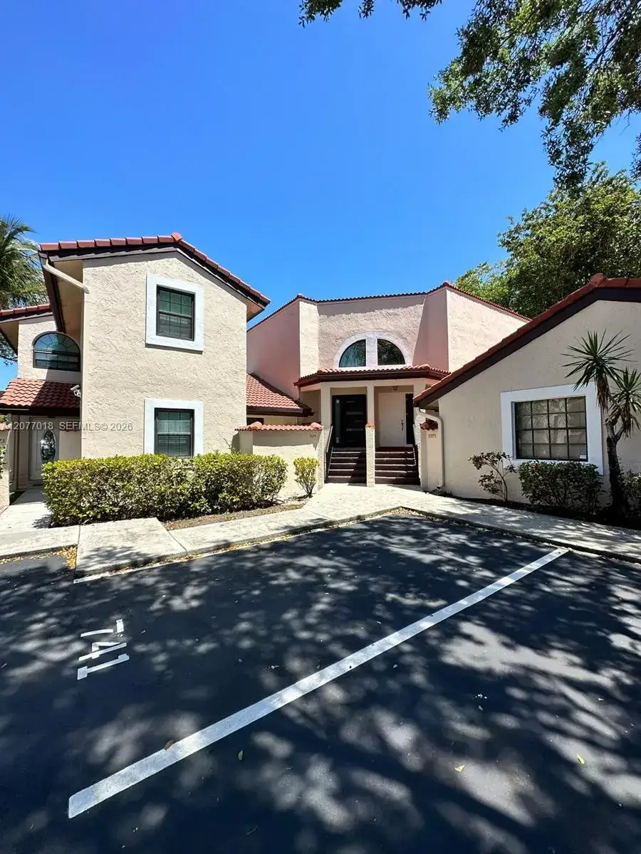 2 bedroom 2 bath Residential for sale at 9177 W Sunrise Blvd, Plantation FL 33322