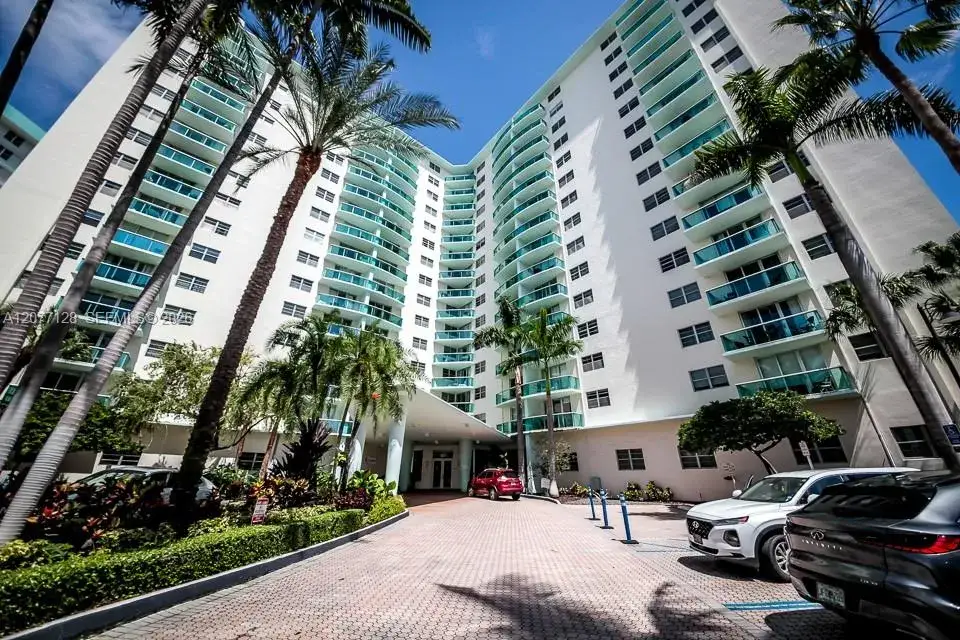1 bedroom 1 bath Residential for sale at 3801 S Ocean Dr # 5A, Hollywood FL 33019