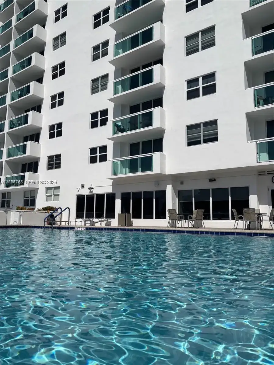 1 bedroom 1 bath Residential for sale at 3000 S Ocean Dr # 304, Hollywood FL 33019-2849