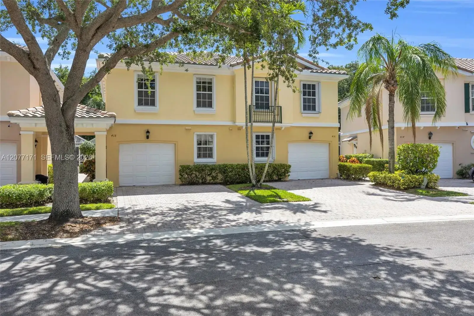 418 Capistrano Dr, Palm Beach Gardens FL 33410