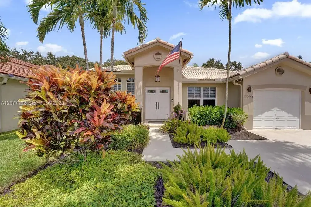 3 bedroom 2 bath Residential for sale at 13993 N Cypress Cove Cir, Davie FL 33325