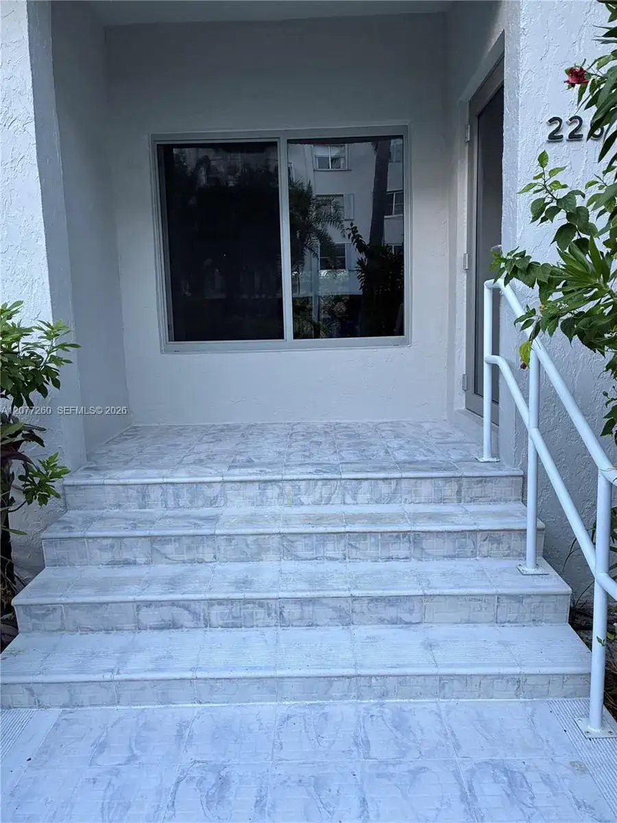 2 bedroom 3 bath Residential Lease for rent at 226 Sea View Dr # 105, Key Biscayne FL 33149