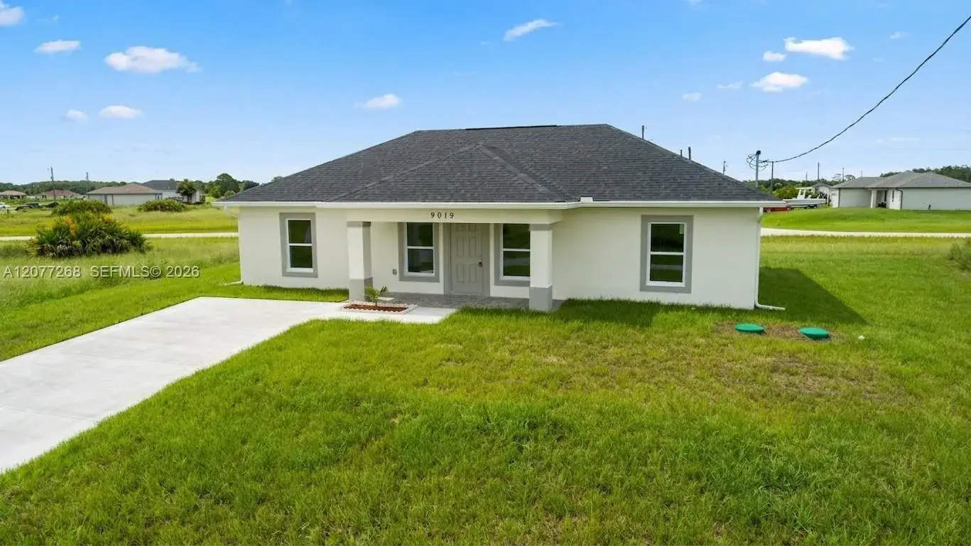 3 bedroom 2 bath Residential for sale at 9019 E Crow Cir, La Belle FL 33935