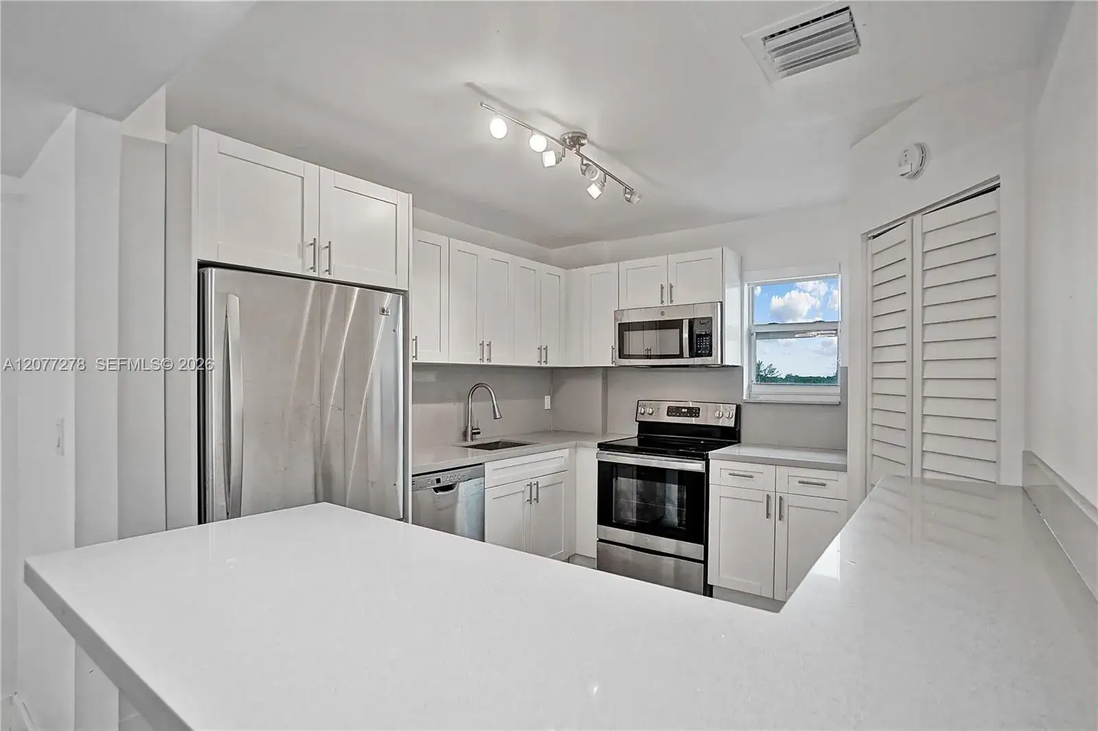 2 bedroom 2 bath Residential Lease for rent at 9273 Collins Ave # 309, Surfside FL 33154