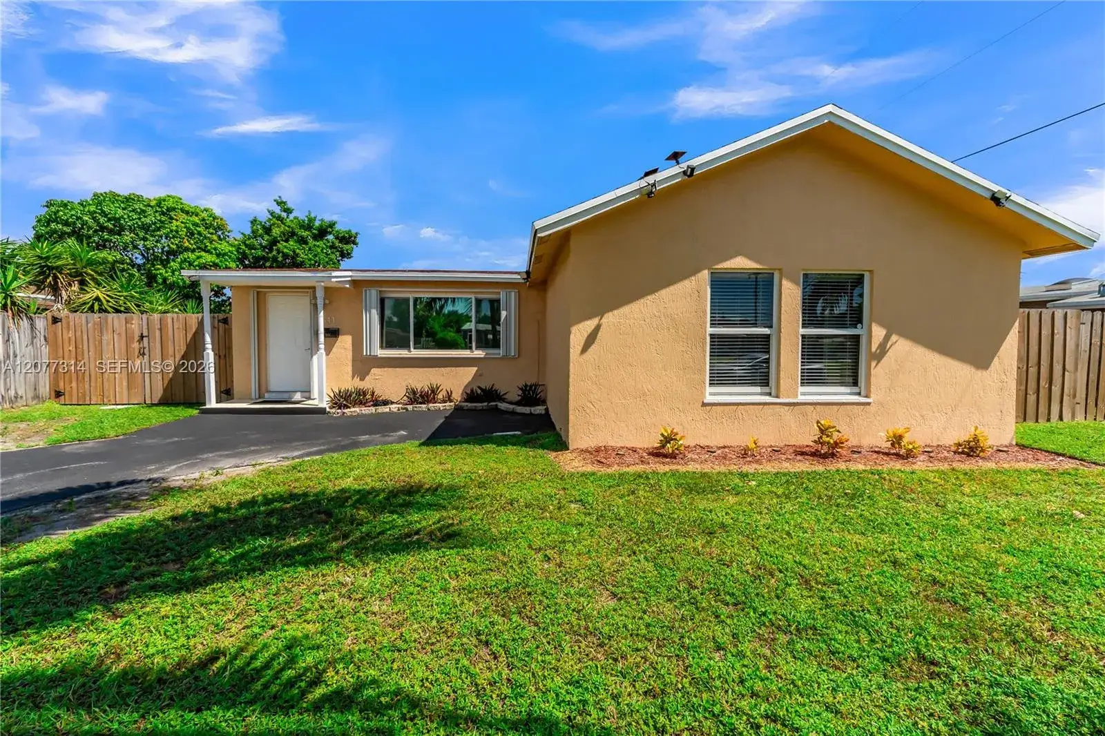 3 bedroom 2 bath Residential for sale at 841 NE 59th St, Oakland Park FL 33334