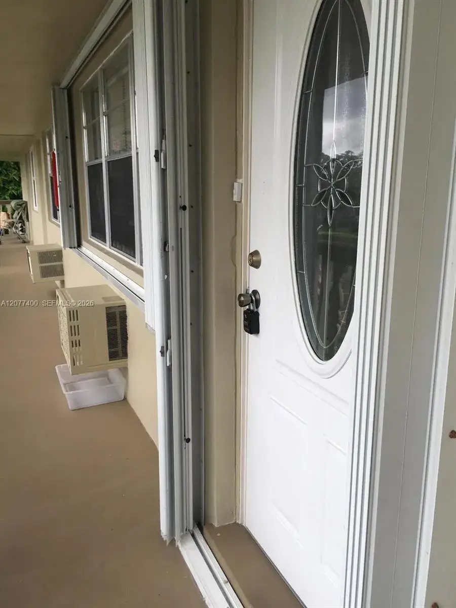 1 bedroom 1 bath Residential Lease for rent at 190 Salisbury H # 190, West Palm Beach FL 33417