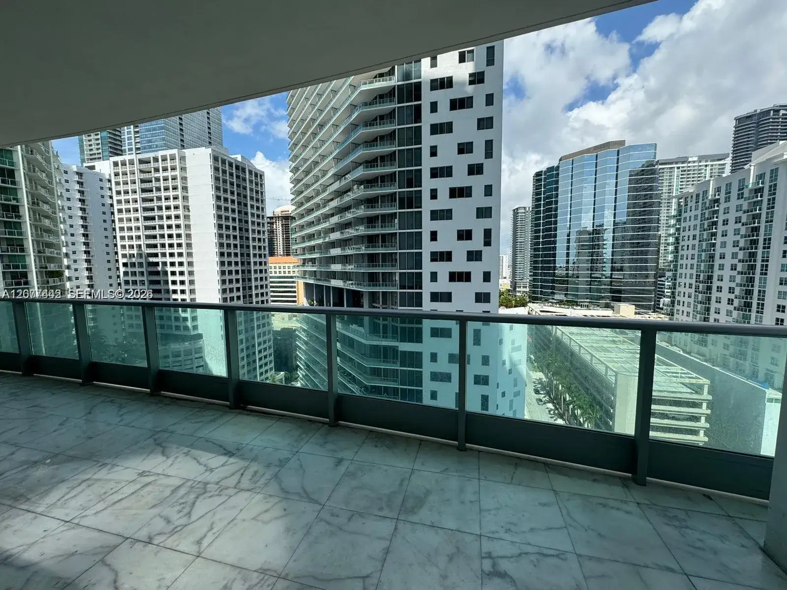 1 bedroom 1 bath Residential Lease for rent at 1331 Brickell Bay Dr # 1704, Miami FL 33131