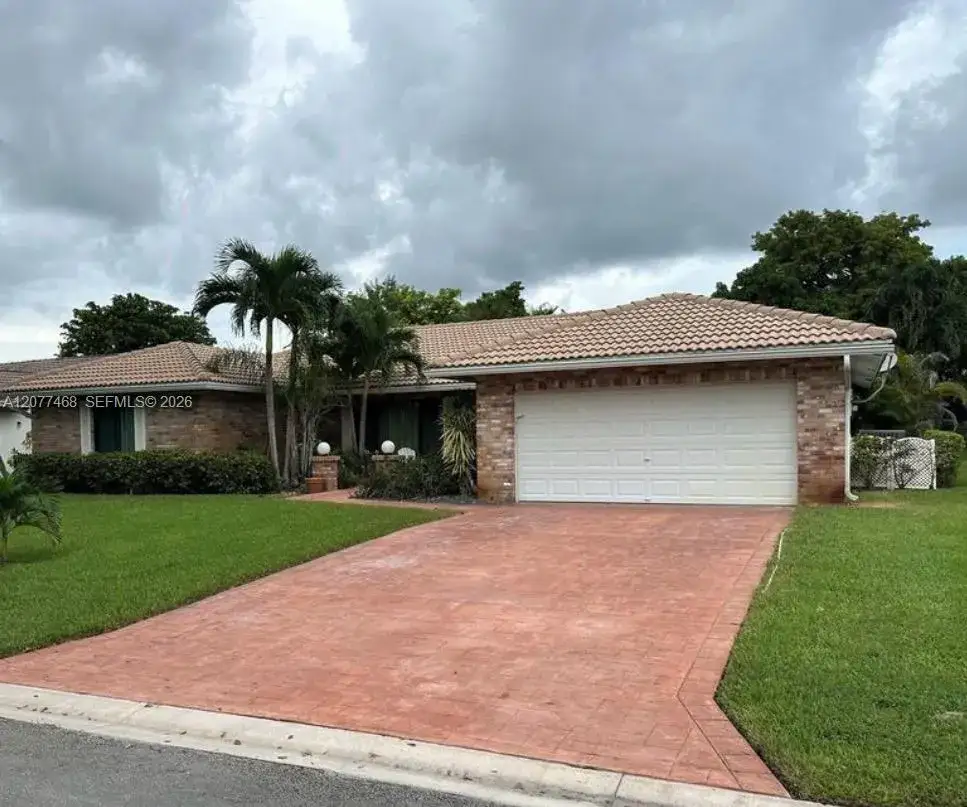 4 bedroom 2 bath Residential for sale at 913 NW 110th Ln, Coral Springs FL 33071