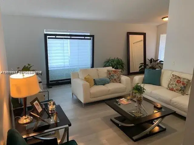 3 bedroom 2 bath Residential for sale at 1477 Majesty Ter, Weston FL 33327