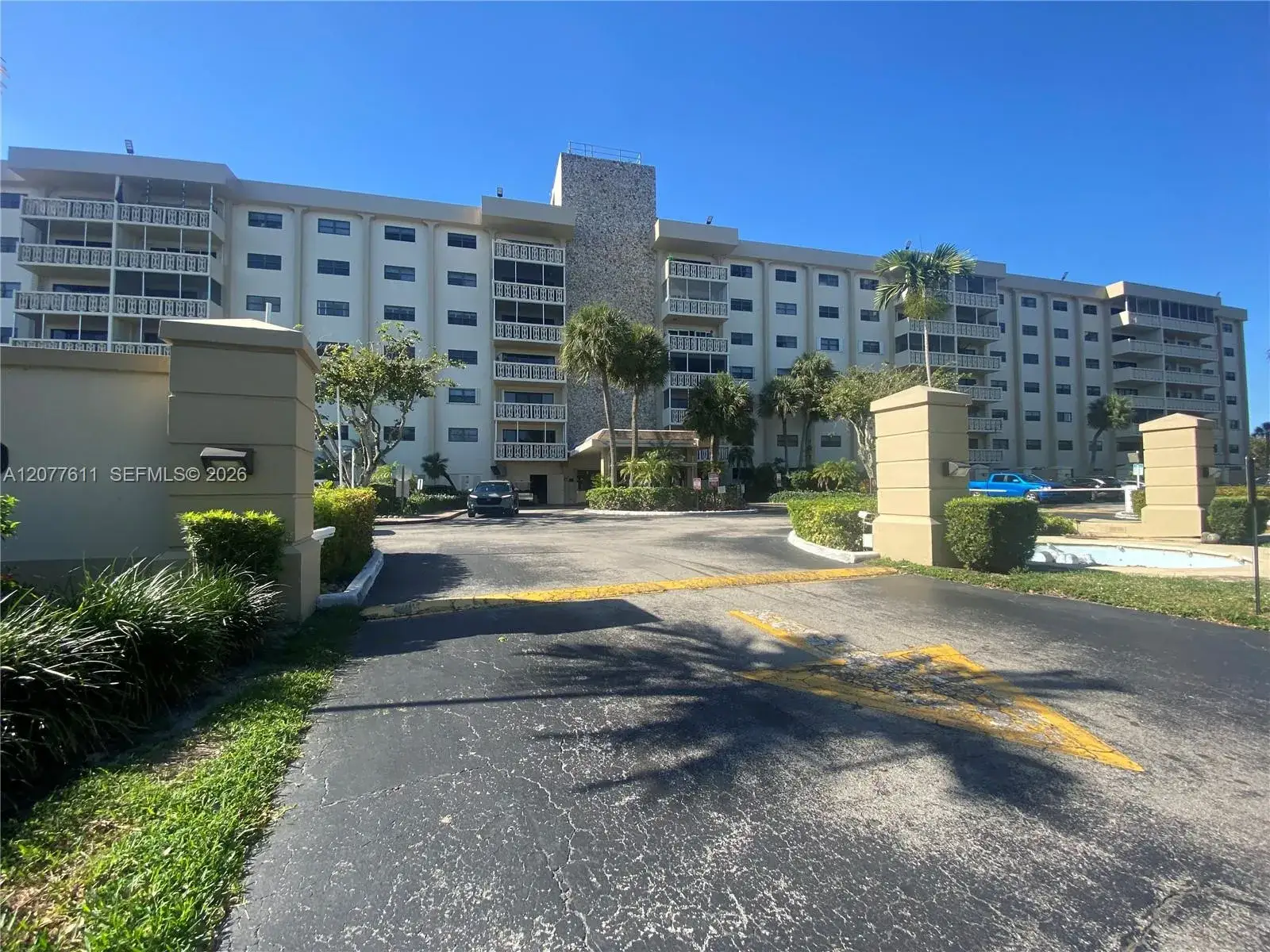 800 NE 195th St # 709, Miami FL 33179