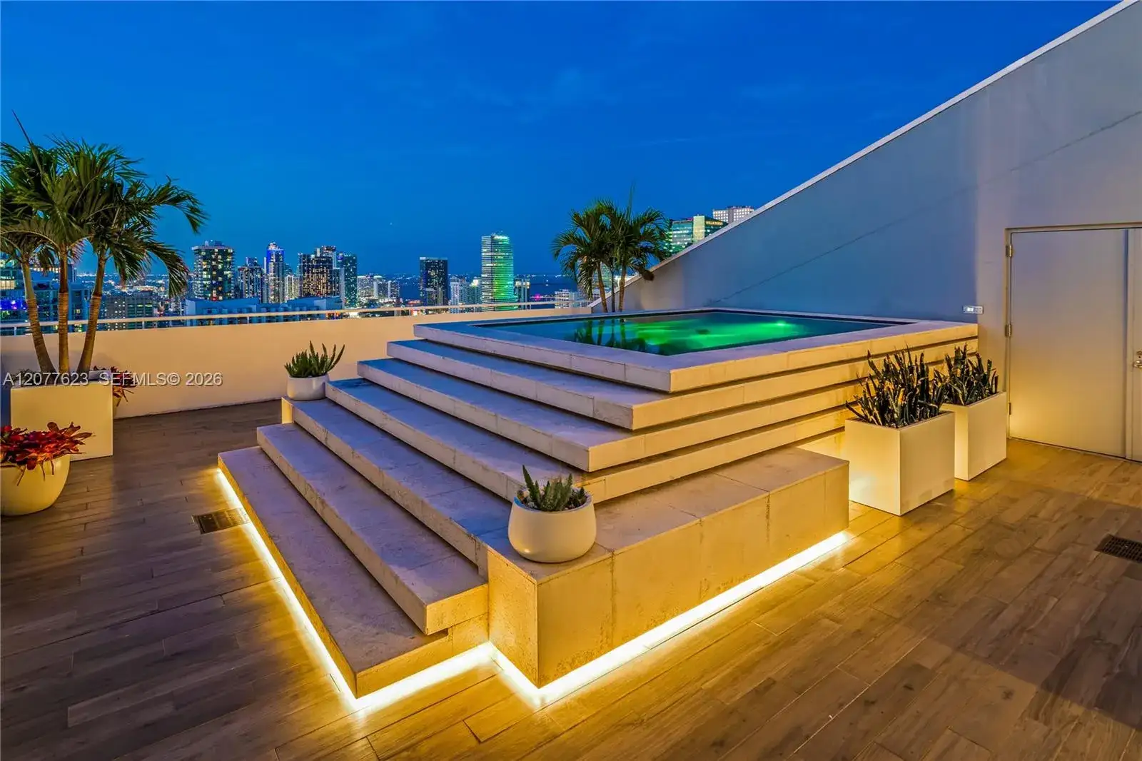 4 bedroom 4 bath Residential Lease for rent at 88 SW 7th St # 4203, Miami FL 33130